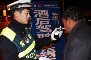 交警提示：2018年新规实施，有这些行为的一律定性为酒驾！注意了