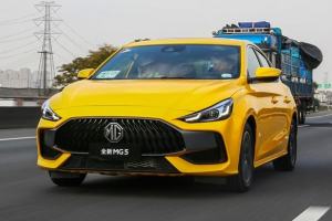 最适合年轻人的入门轿跑 试驾全新一代名爵5