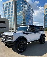 竞争JEEP牧马人！2023版bronco实车亮相！硬派风格更浓郁，霸气