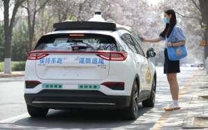 百度获中国首批自动驾驶主驾无人许可