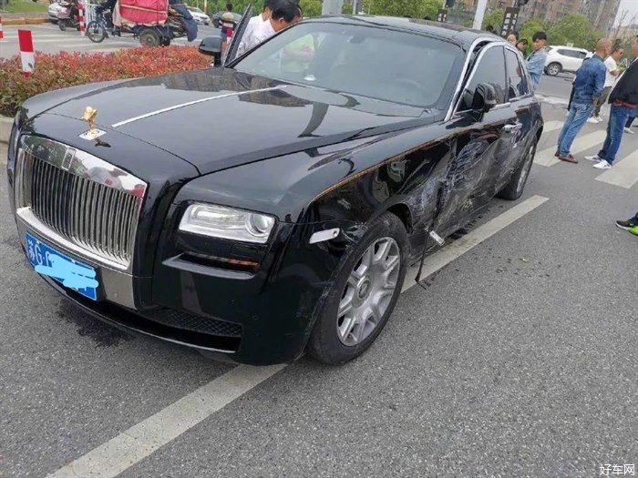 大众Polo撞劳斯莱斯后续，Polo负主要责任维修费预百万
