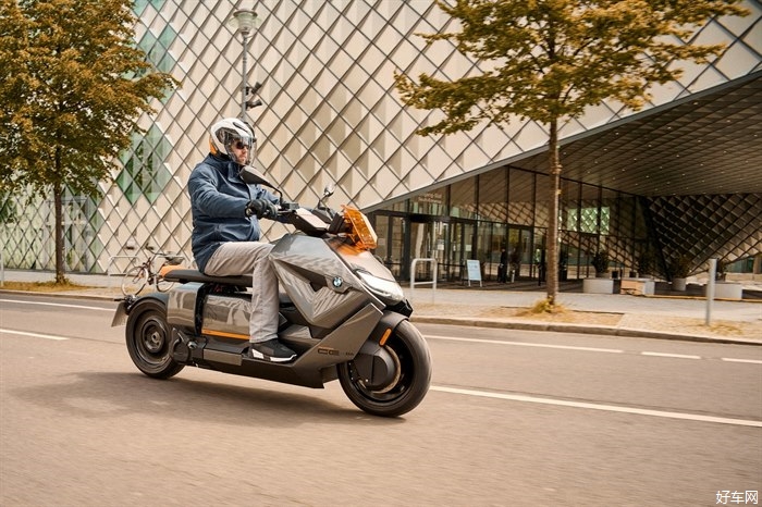 全新BMWCE04摩托车全球首发开启都市两轮出行新篇章