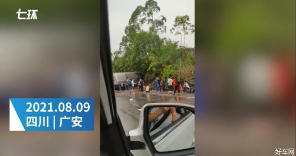 沪蓉高速华蓥段发生大客车侧翻事故致5人死亡