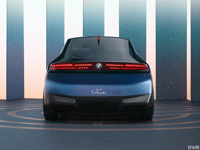BMWi循环概念车以数字设计创造智能可持续城市出行体验