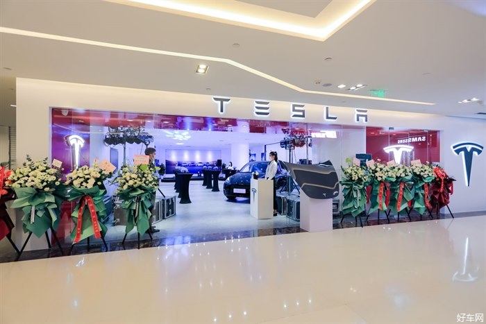 特斯拉天津海信广场体验店开业，北方区域再添顶尖门店