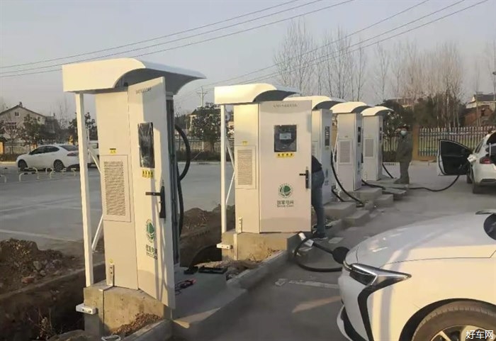 交通运输部：推进公路沿线充电设施建设